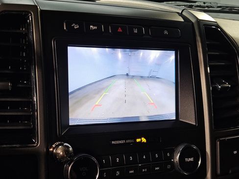 Used 2020 Ford Expedition XLT w/ Equipment Group 202A AWD/4WD image 31