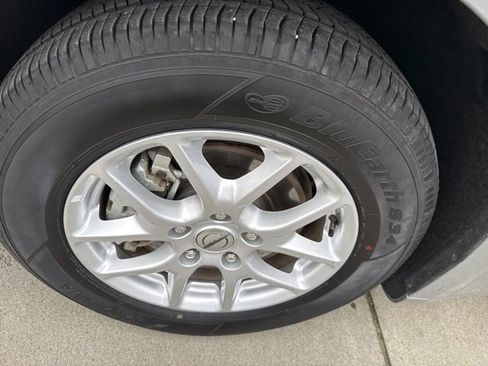 Used 2023 Chrysler Pacifica Touring-L image 17