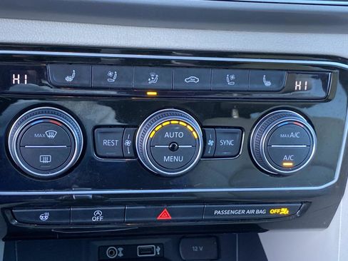 Used 2019 Volkswagen Atlas SEL Premium image 18