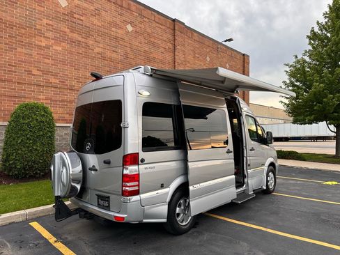 Used 2016 Mercedes-Benz Sprinter 2500 image 7