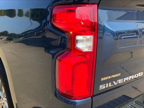 Used 2023 Chevrolet Silverado 1500 High Country w/ Technology Package AWD/4WD image 28