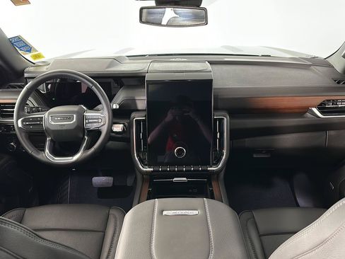 Used 2026 GMC Yukon XL Denali w/ Sun & Power Step Package AWD/4WD image 2