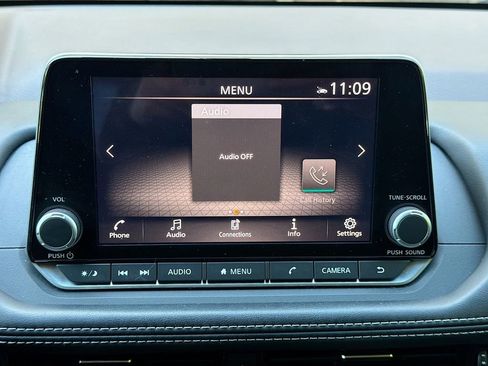 Used 2023 Nissan Rogue SV image 12