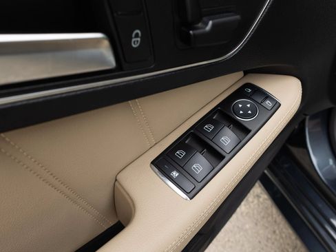 Used 2013 Mercedes-Benz E 350 4MATIC Sedan image 11