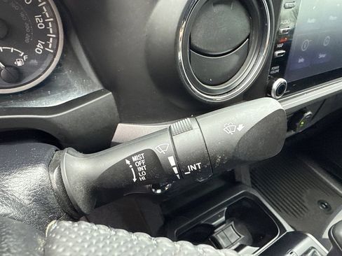 Certified 2022 Toyota Tacoma TRD Off-Road image 29