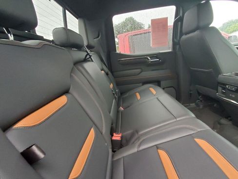 Used 2022 GMC Sierra 1500 AT4 w/ AT4 Premium Package AWD/4WD image 6