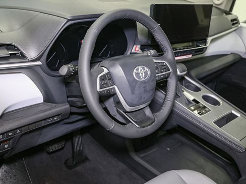 New 2026 Toyota Sienna XLE image 19