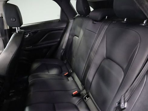 Used 2017 Jaguar F-PACE Premium image 21