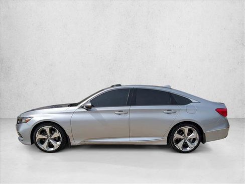Used 2018 Honda Accord Touring image 9