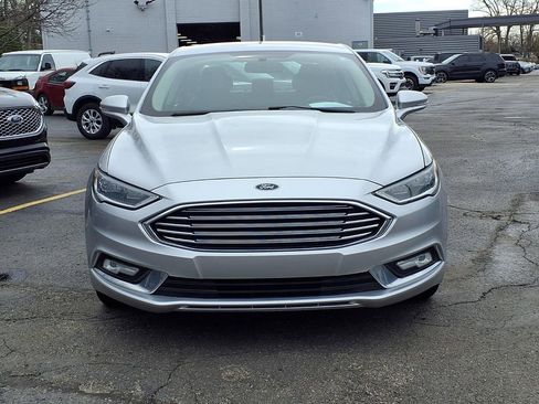 Used 2017 Ford Fusion SE w/ Fusion SE Technology Package image 5