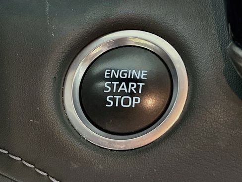 Used 2024 Toyota Highlander XLE FWD image 23