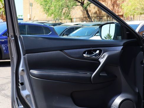 Used 2018 Nissan Rogue SV AWD/4WD image 32