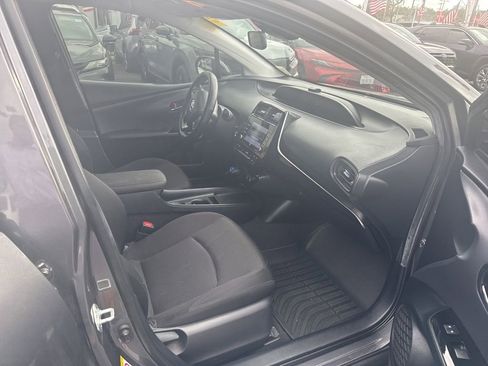 Used 2022 Toyota Prius LE FWD image 15