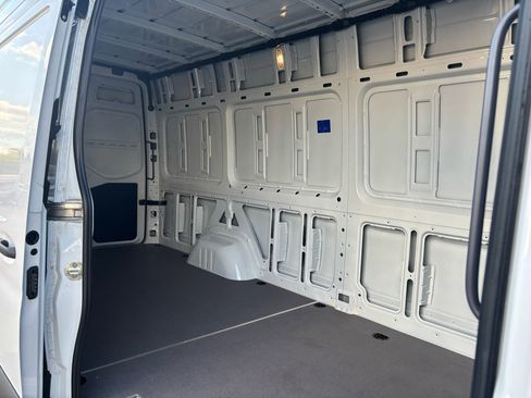 Used 2025 Mercedes-Benz Sprinter 2500 image 12