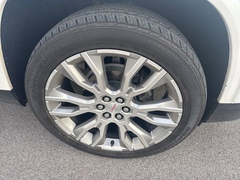 Used 2024 GMC Acadia Denali w/ Super Cruise Package FWD image 4