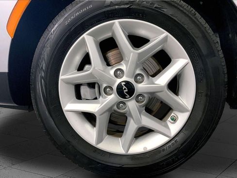 Certified 2025 Kia Soul LX w/ LX Technology Package image 9