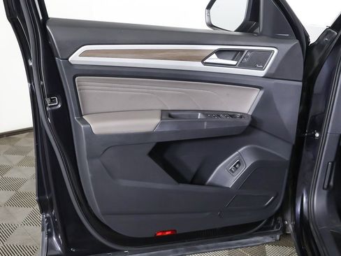 Used 2021 Volkswagen Atlas SEL Premium image 30