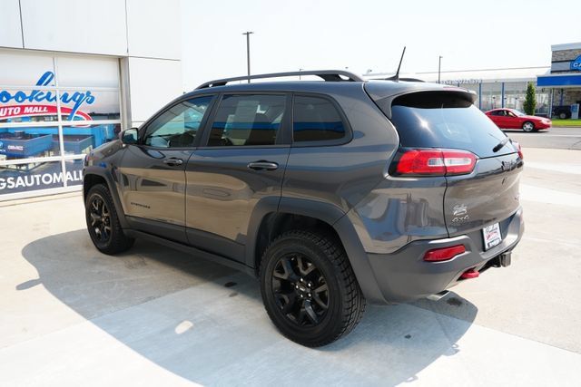 Used 2017 Jeep Cherokee Trailhawk w/ Cold Weather Group AWD/4WD image 28