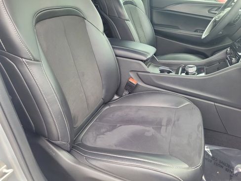 Used 2023 Jeep Grand Cherokee Altitude AWD/4WD image 19