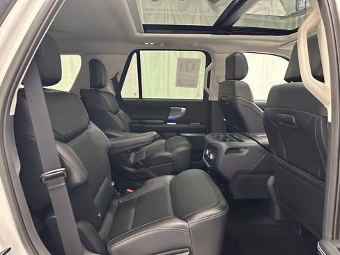 Used 2025 Ford Expedition Platinum AWD/4WD image 54
