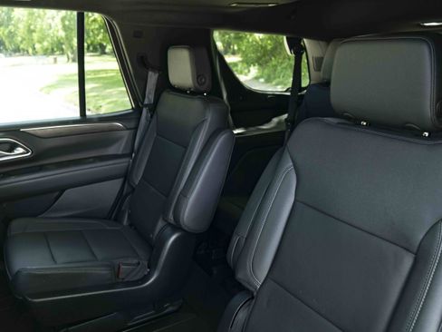 Used 2023 Chevrolet Tahoe Z71 w/ Z71 Off-Road Package AWD/4WD image 18