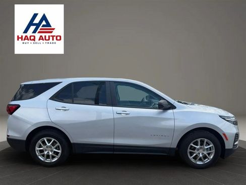 Used 2022 Chevrolet Equinox LS w/ LS Convenience Package FWD image 4