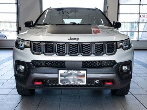 Used 2025 Jeep Compass Trailhawk AWD/4WD image 2