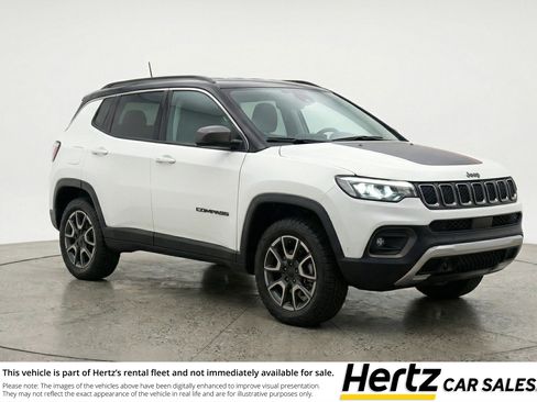 Used 2025 Jeep Compass Trailhawk AWD/4WD image 1