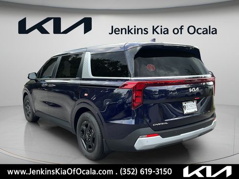 New 2026 Kia Carnival FWD image 5