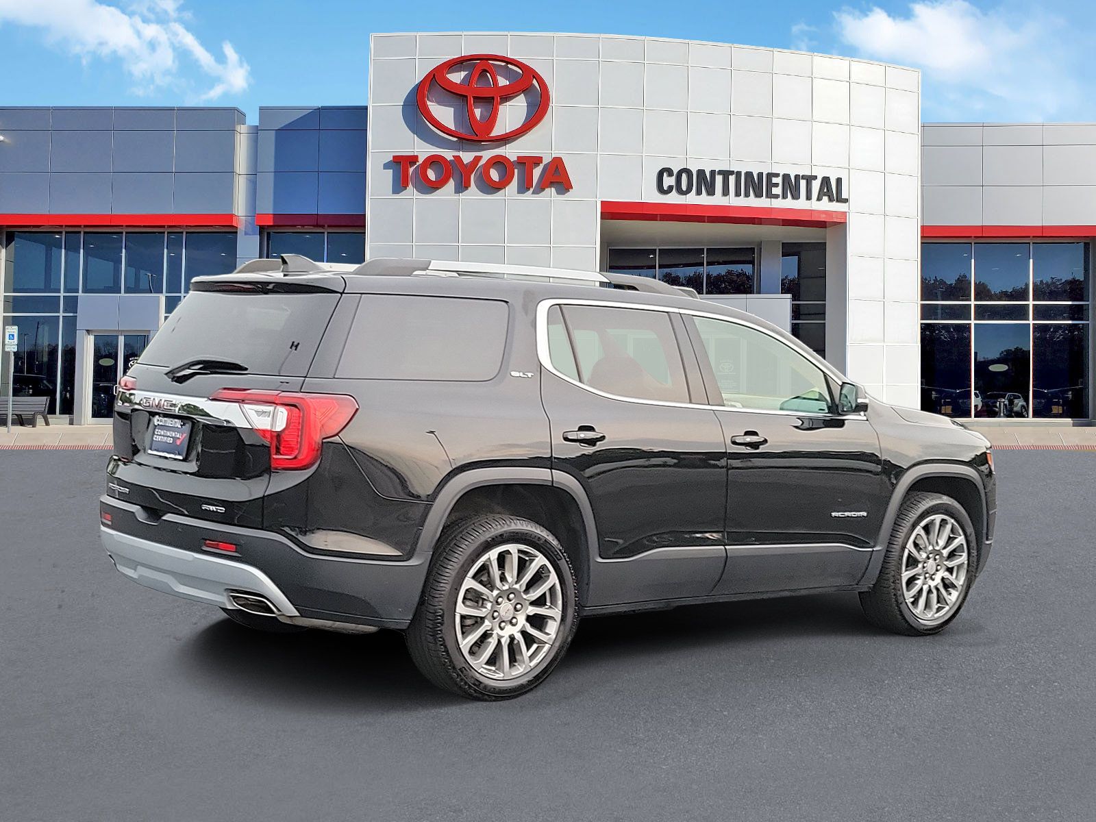 Used 2023 GMC Acadia SLT w/ Preferred Package AWD/4WD image 5
