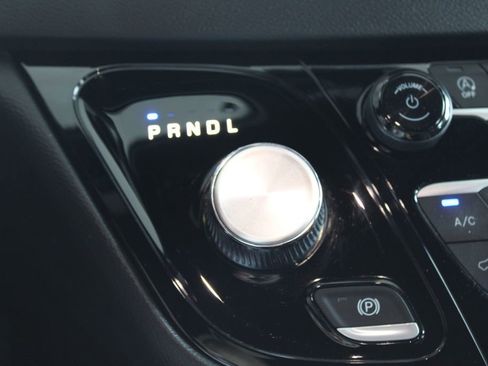 Used 2025 Chrysler Pacifica Select FWD image 43