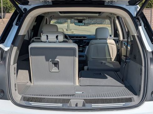 Used 2025 Cadillac XT6 Premium Luxury w/ Technology Package FWD image 30