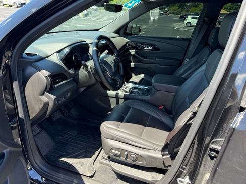 Used 2023 Chevrolet Traverse RS FWD image 7