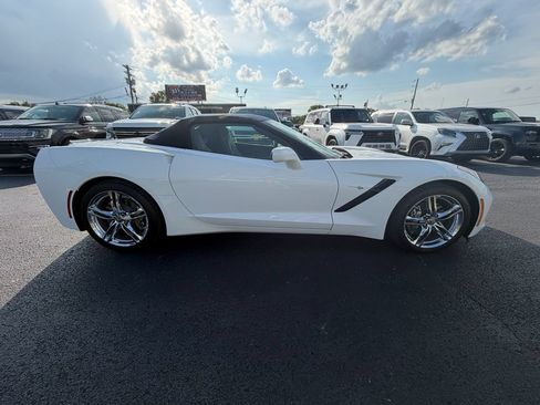 Used 2016 Chevrolet Corvette Stingray Convertible RWD image 2