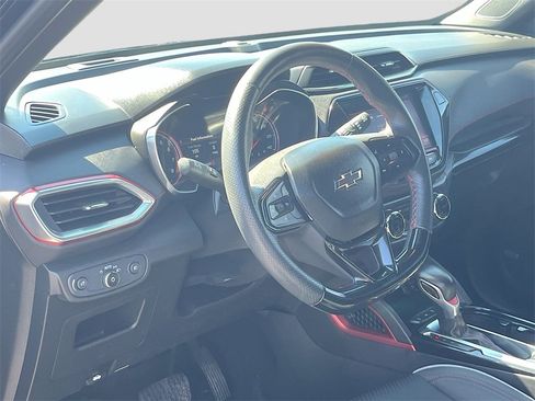 Used 2021 Chevrolet TrailBlazer RS w/ Sun and Liftgate Package image 9