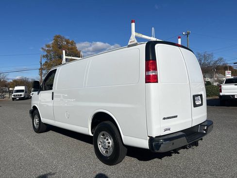 Used 2018 Chevrolet Express 2500 w/ Driver Convenience Package image 10