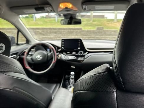 Used 2021 Toyota C-HR Limited FWD image 2