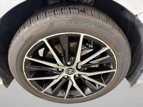 Used 2024 Toyota Camry SE w/ Convenience Package FWD image 12
