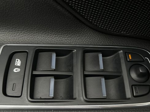 Used 2016 Jaguar XF Premium image 42