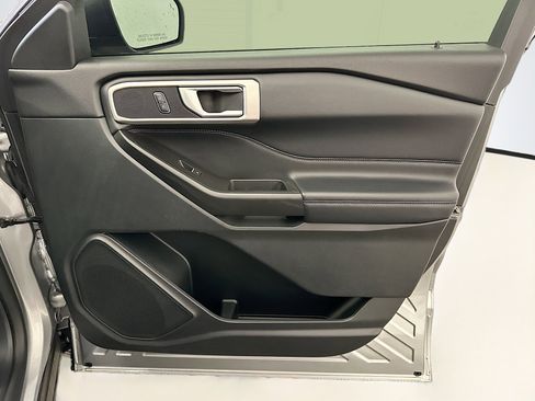 Used 2020 Ford Explorer XLT w/ Equipment Group 202A image 34