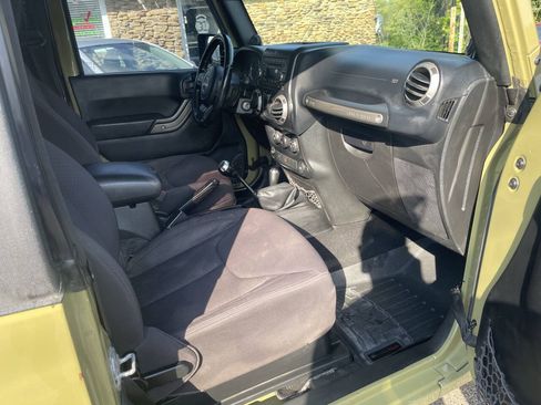 Used 2013 Jeep Wrangler Sport AWD/4WD image 7