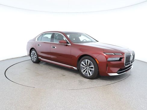 Used 2024 BMW i7 eDrive50 image 7