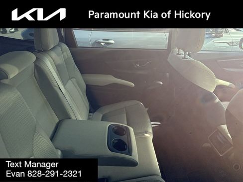 Used 2023 Subaru Ascent Premium w/ Convenience Package image 5