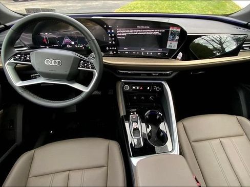 Used 2025 Audi Q5 Premium Plus AWD/4WD image 5