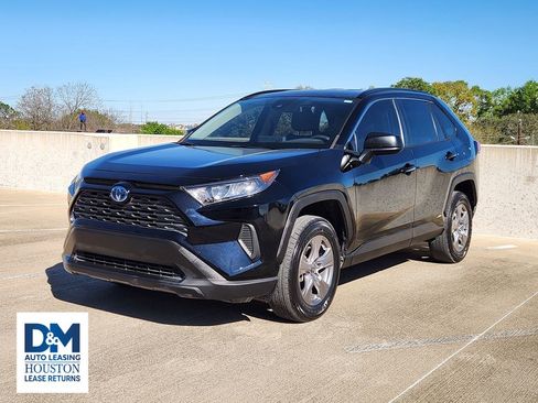 Used 2022 Toyota RAV4 LE image 3