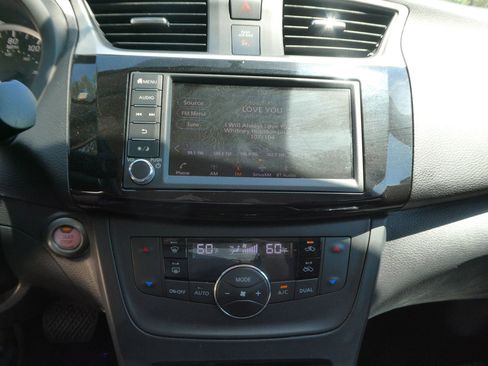 Used 2019 Nissan Sentra SV FWD image 19