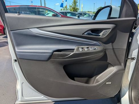 Used 2023 Chevrolet Bolt EUV Premier w/ Sun & Sound Package FWD image 9