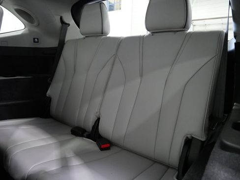 Used 2024 Acura MDX SH-AWD w/ Advance Package image 26