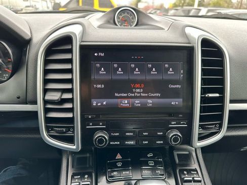 Used 2017 Porsche Cayenne AWD/4WD image 21