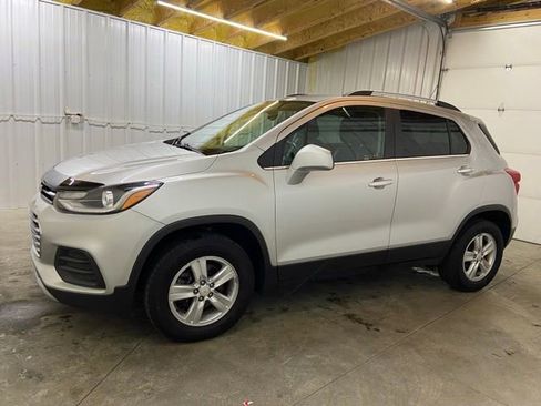 Used 2020 Chevrolet Trax LT w/ LT Convenience Package AWD/4WD image 4
